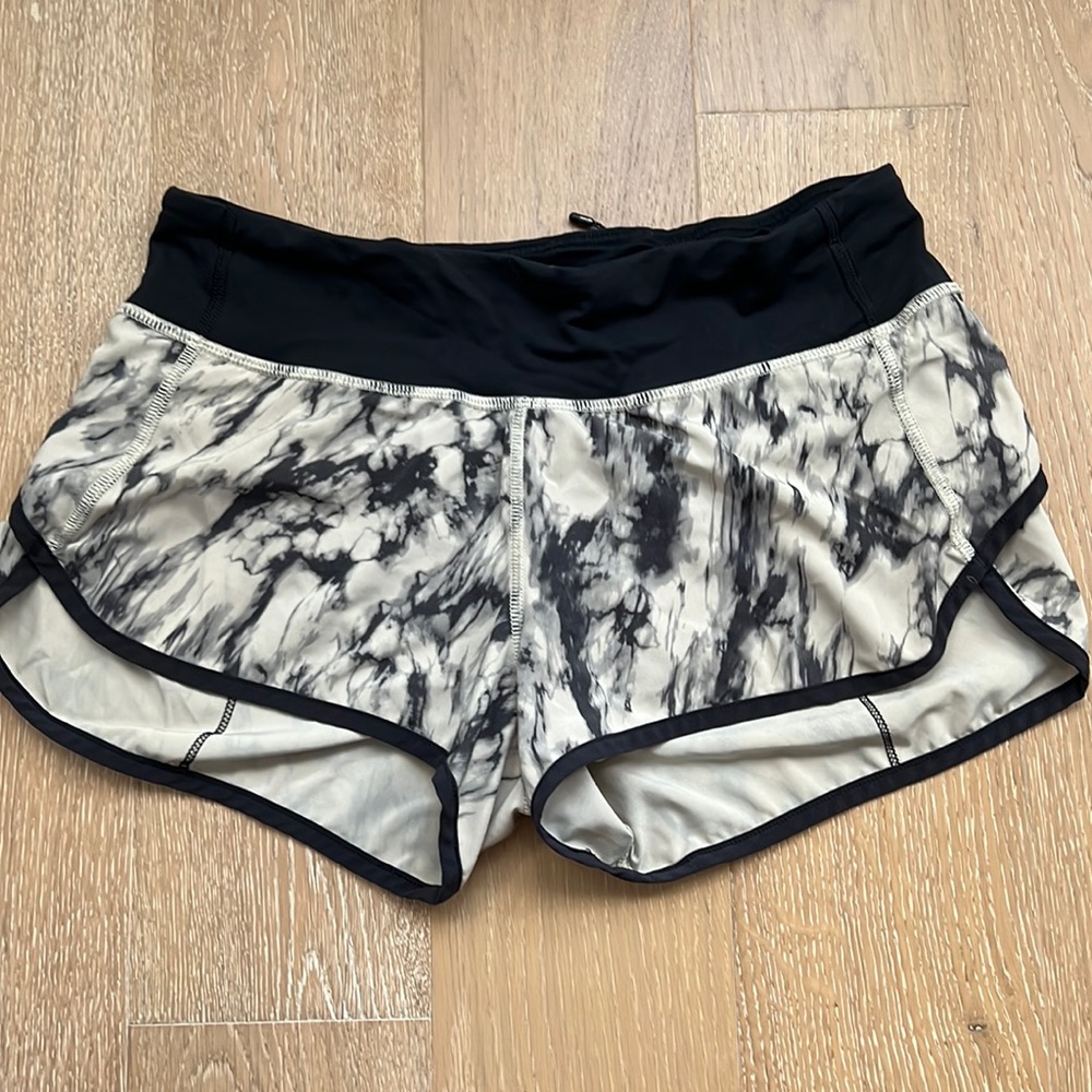 EUC Lululemon Speed Shorts - size 4